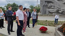 Возложение цветов  к памятнику героям Великой Отечественной войны